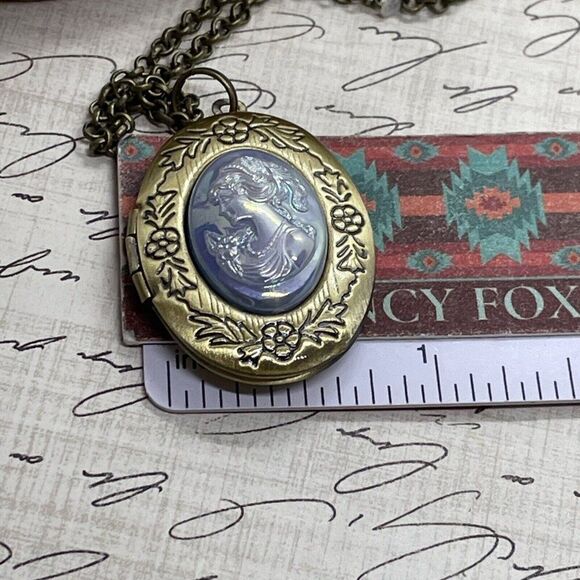 Bronze Locket White Pearl Lady Victorian Maiden Necklace Gift Mom Easter Wife - Picture 15 of 16